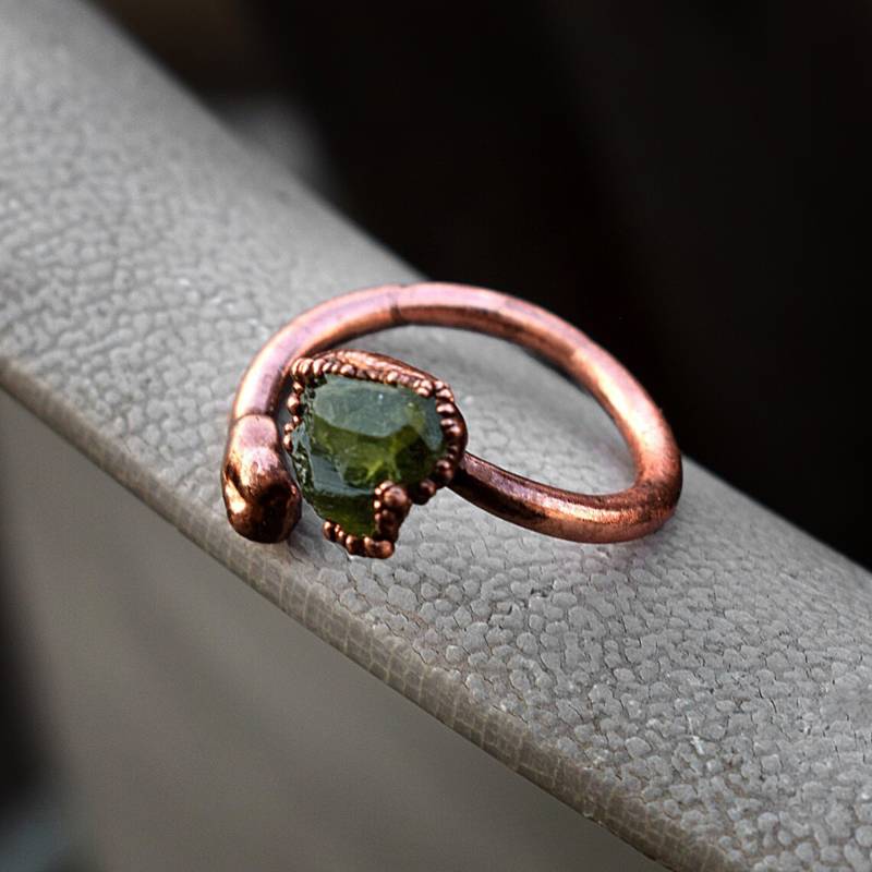 Natürlicher Peridot Ring Jubiläumsring ~ Hochzeitsring Edelsteine Ringe Für Frauen Frauenring Geschenk Sie von GemFormingStudio