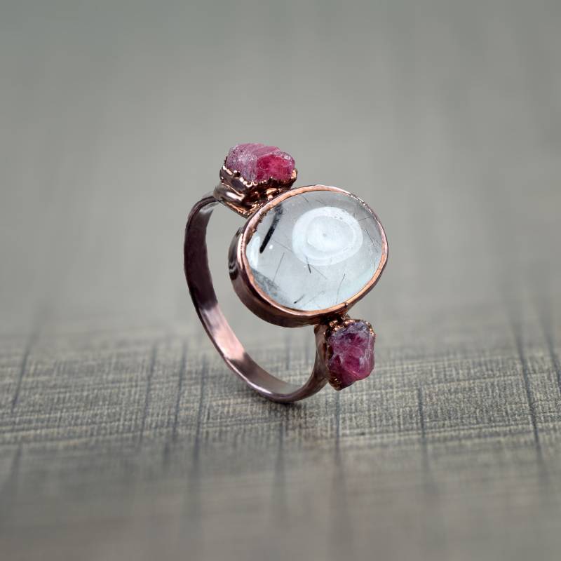 Natürlicher Schwarzer Rutil Und Rubin Verlobungsring ~ Edelstein Ring Messing Multi Stein Statement Boho Filigraner von GemFormingStudio