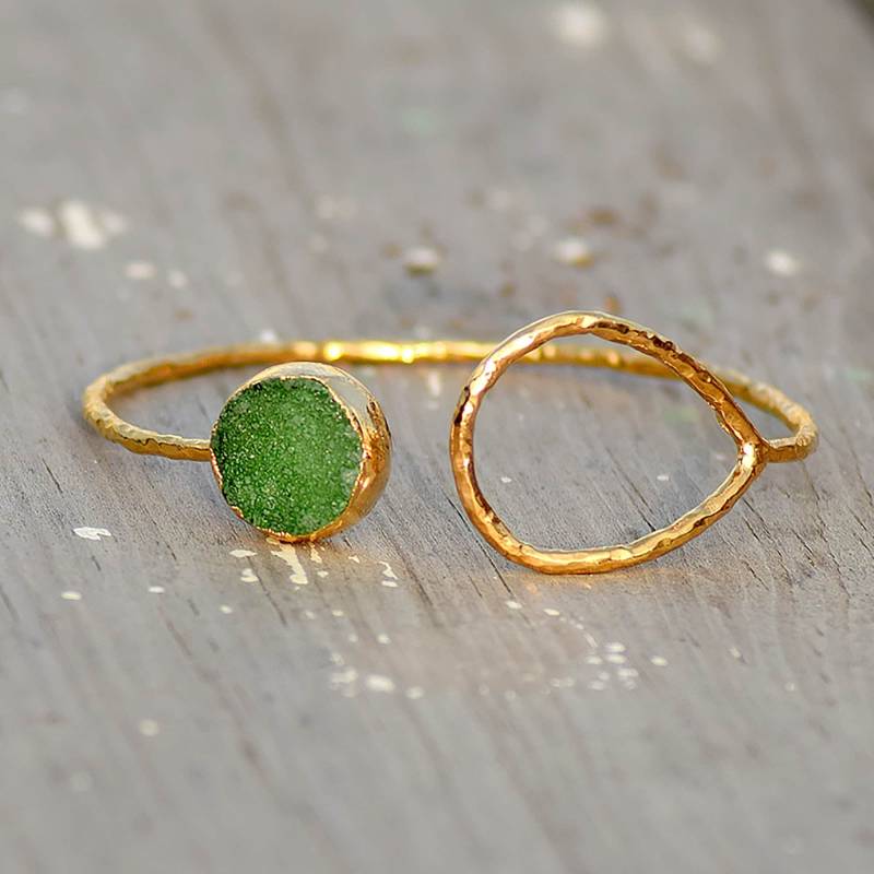 Natürliches Grünes Druzy Edelstein Manschetten Armband, Statement Handgemachtes Zartes Einzigartiges Hochzeits Armband von GemFormingStudio