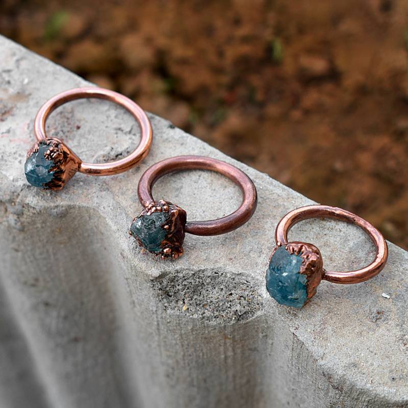 Neon Apatit Ring | Kupfer-stein-Ring von GemFormingStudio