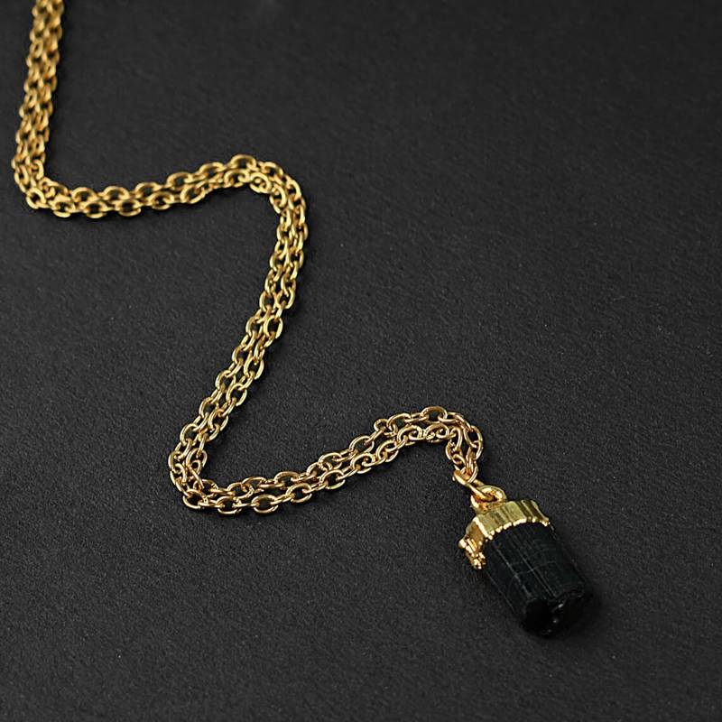 Schwarz Turmalin Halskette-Rohstein Anhänger-Edelstein Anhänger-Vergoldete Anhänger-Anhänger Für Sie-Anhänger Frauen | Gfs3274 von GemFormingStudio