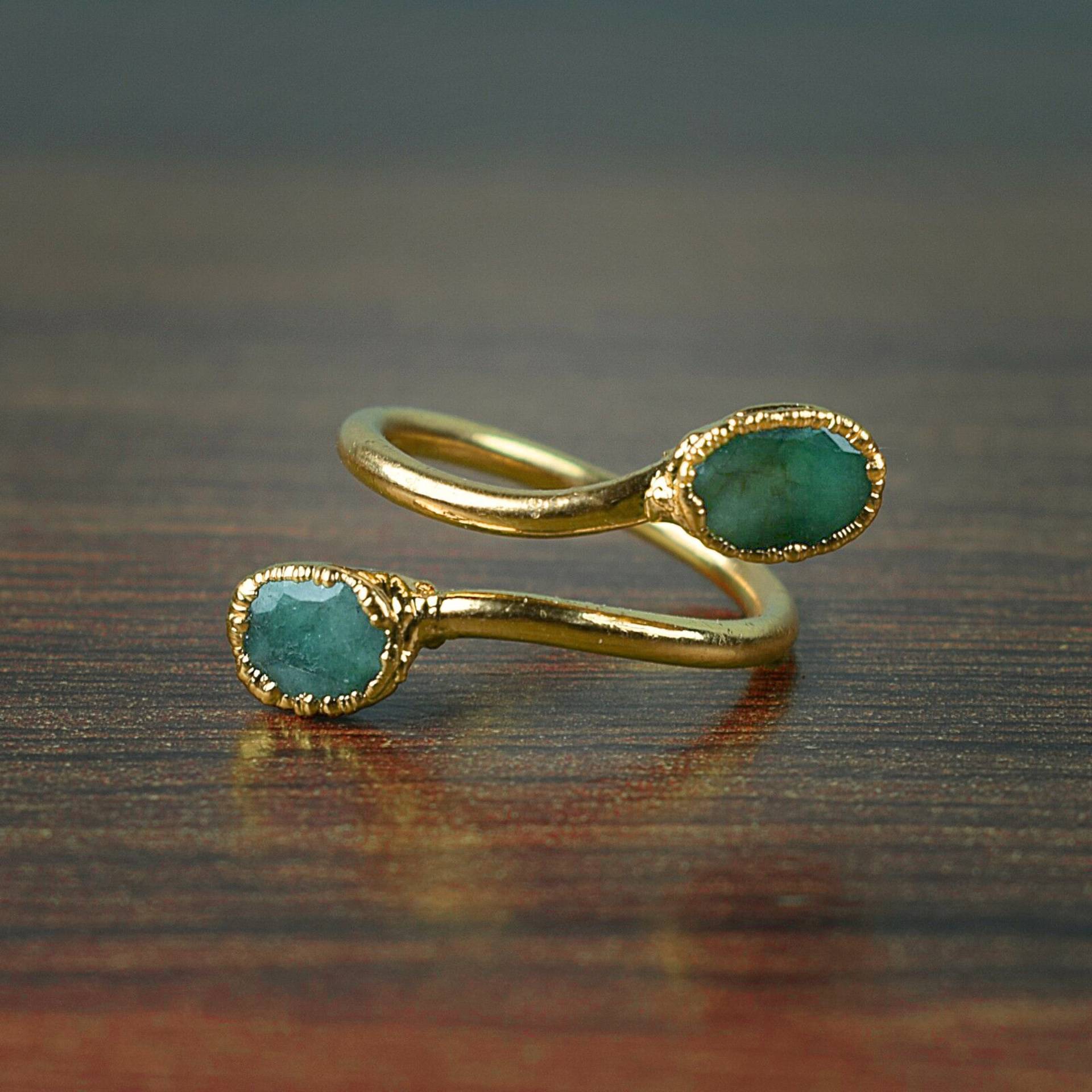 Smaragd Schlange Ring | Messing Edelstein-Bypass-Ring von GemFormingStudio