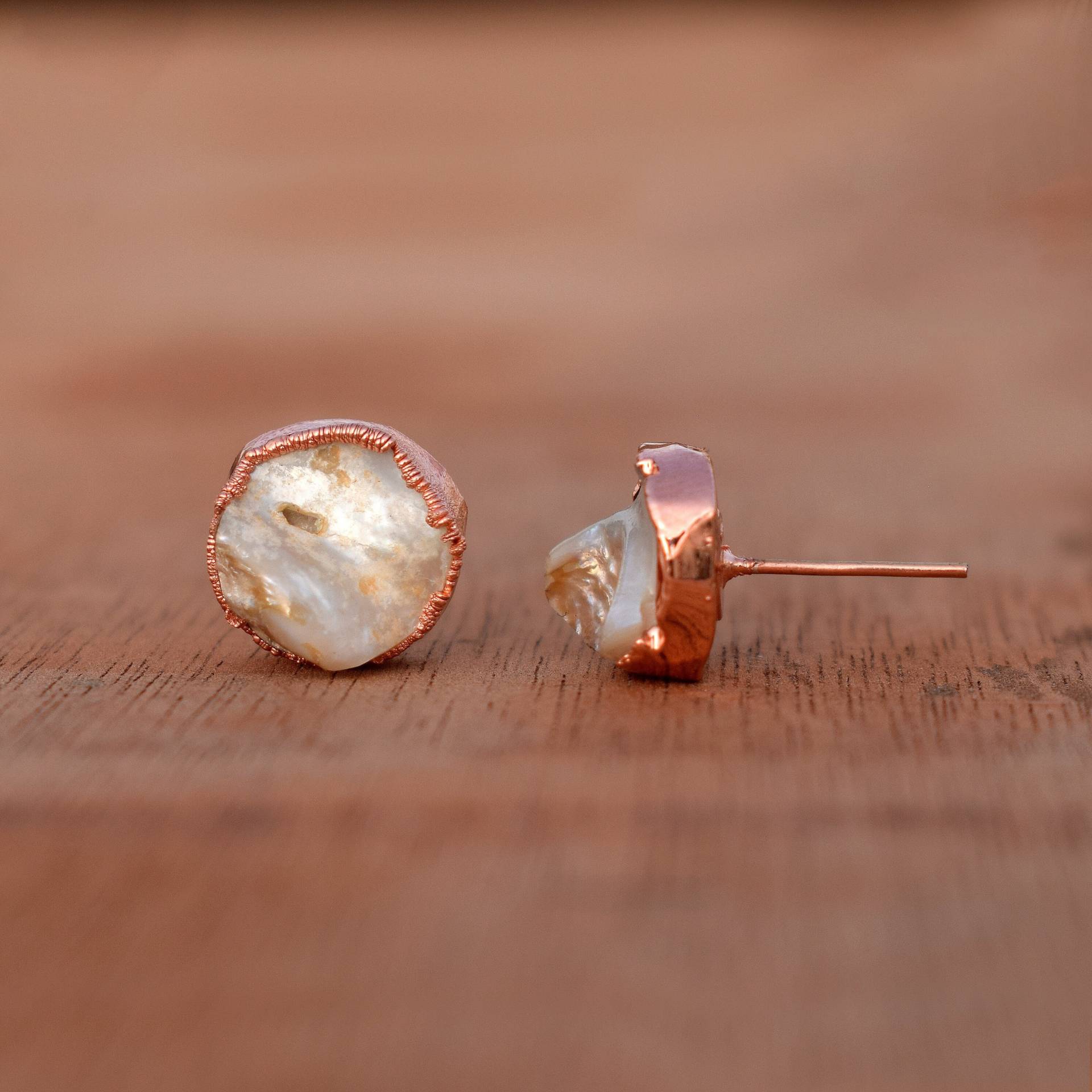 Süßwasser-Perlen-Edelstein-Ohrringe Runde Ohrringe Rohperlen-Ohrringe Hochzeits-Ohrringe Boho-Ohrringe Push-Back-Ohrringe von GemFormingStudio