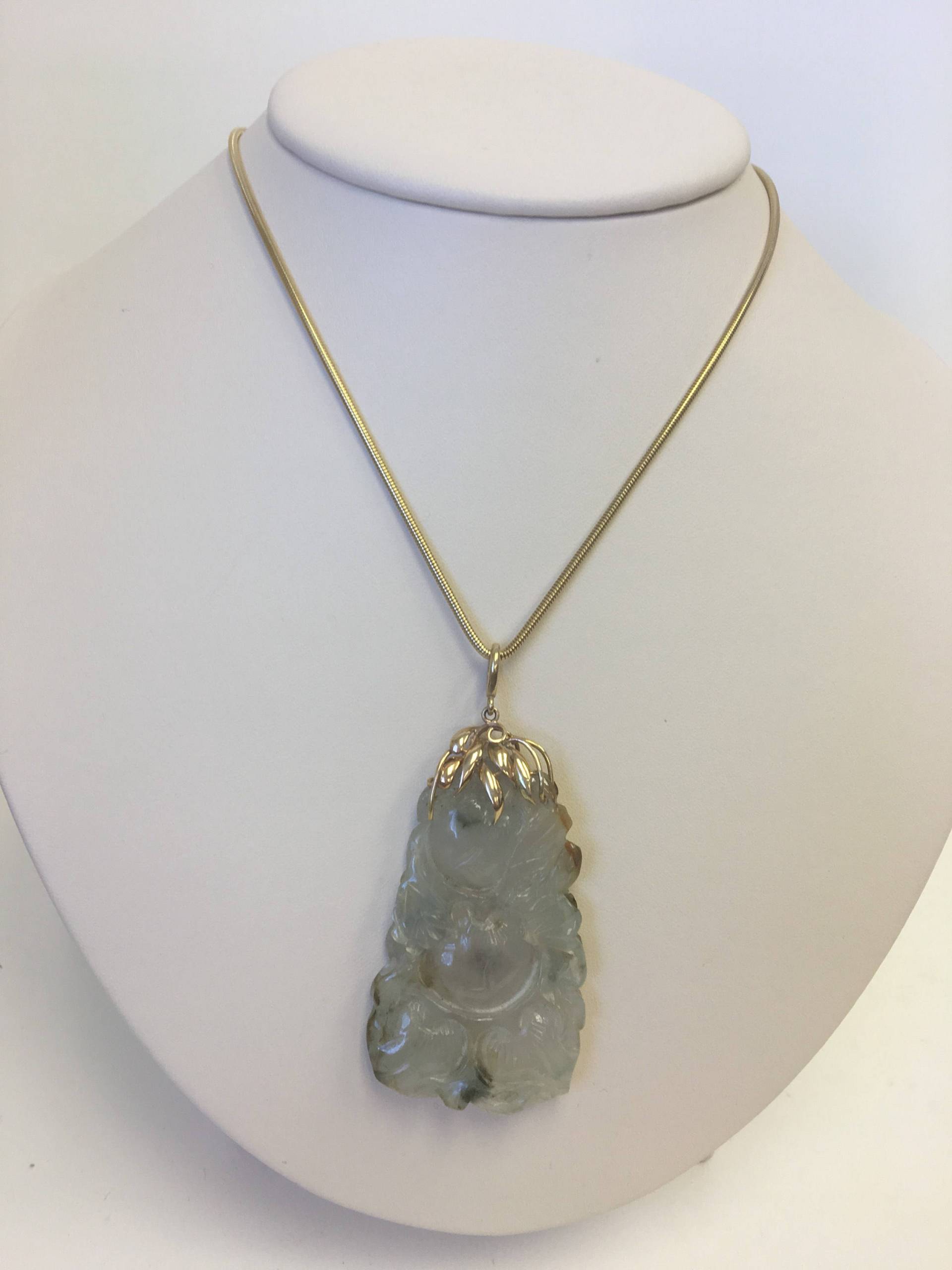 Aufwendig Geschnitzte Jade Anhänger 14Kt Gold von GemGlobe