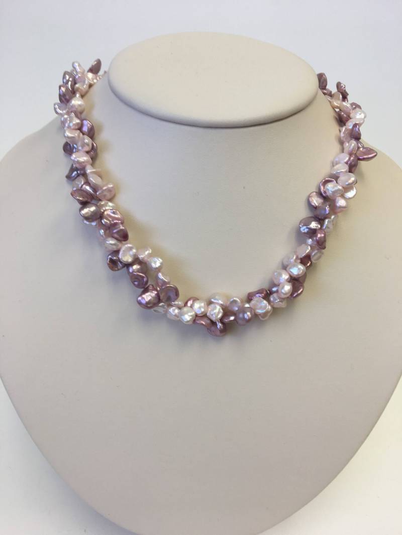 Hinreißend Rosa Und Lila Verdreht Süßwasser Halsband Hinreißend Rosa Und Lila Verdreht Süßwasser Halsband von GemGlobe