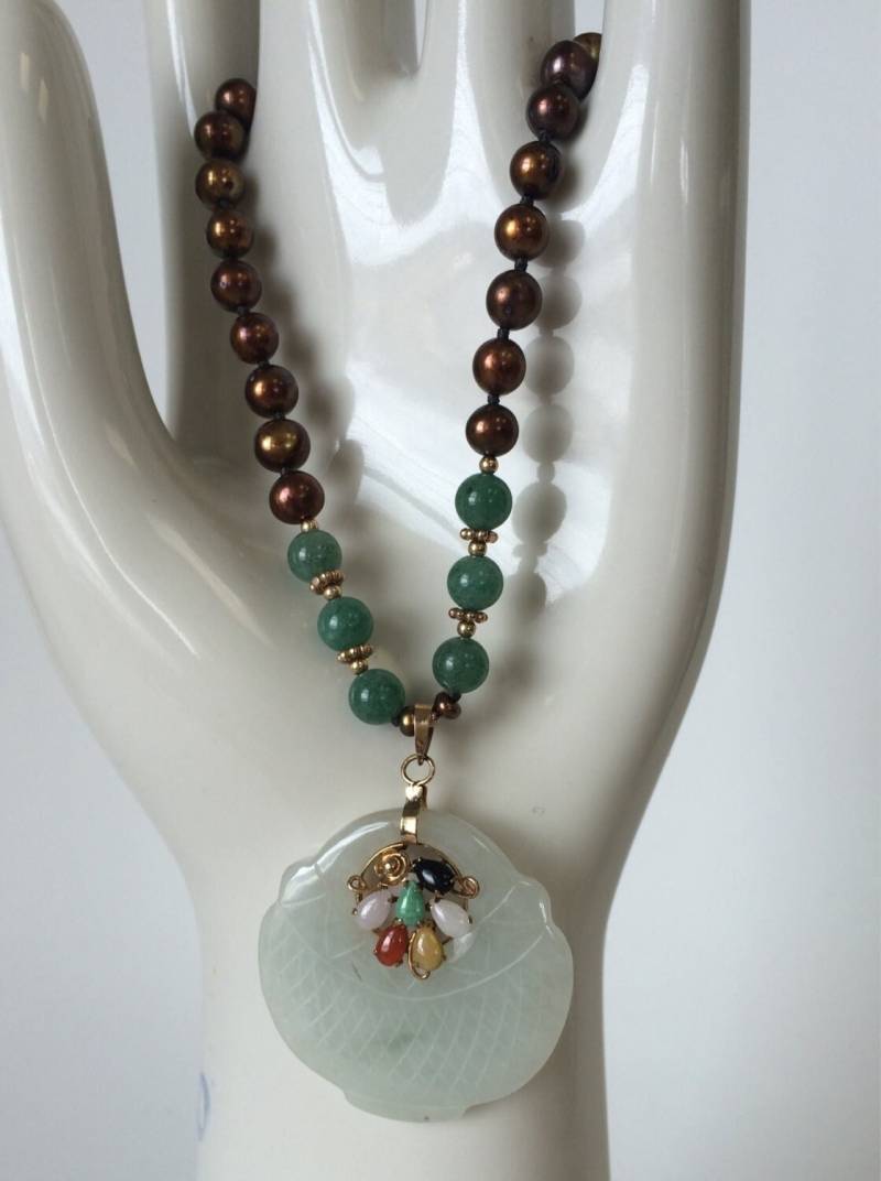 Vintage Naturfarbene Jade Anhänger An Bronze Süßwasser-Perle Und Aventurin Halskette Ooak Vintage Naturfarbene Jade Anhänger An Bronze Süßwasser-Perle Und Aventurin Halskette Ooak von GemGlobe