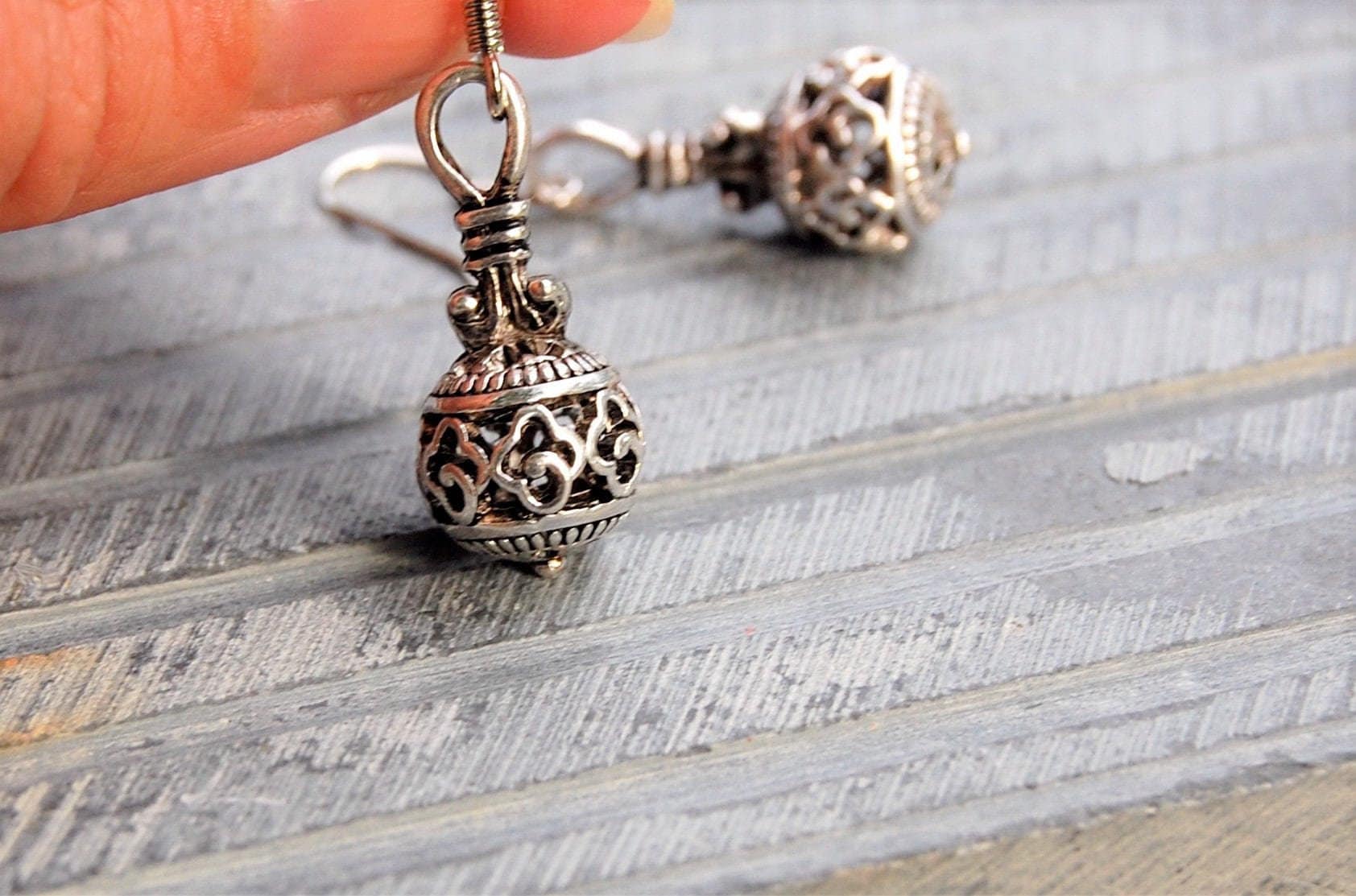 Silber Boho Ohrringe, Ohrringe Im Bali-stil, Ball Einfache Alltag Baumeln Geschenk Für Sie von GemInAShell