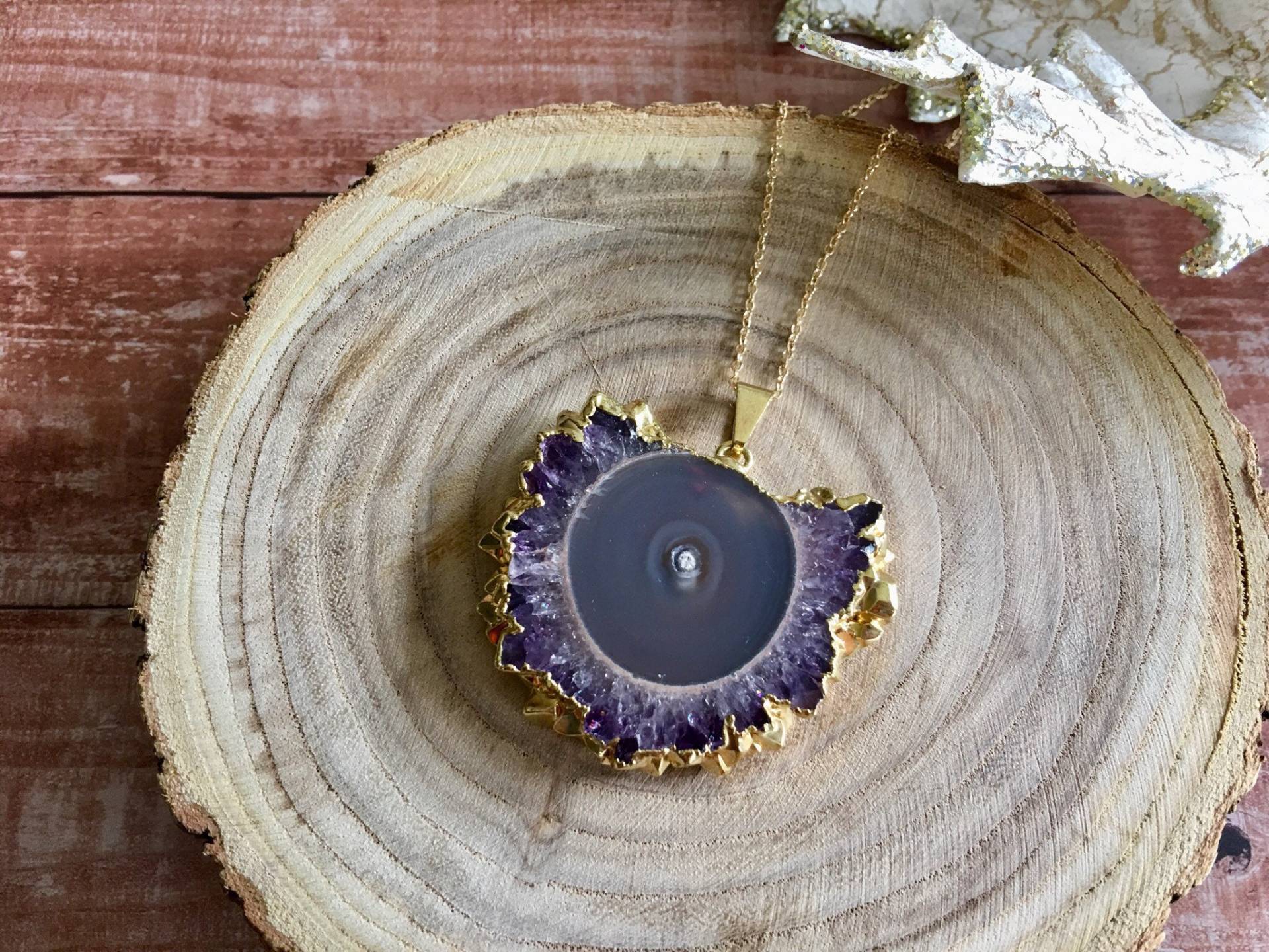 Aaa Amethyst Stalaktit Halskette 14K Gold Filled Kette, Geode Anhänger, Unikat, Großer Februar Geburtsstein Aaa Amethyst Stalaktit Halskette 14K Gold Filled Kette, Geode Anhänger, Unikat, Großer Februar Geburtsstein von GemJewelrybyHWestNY