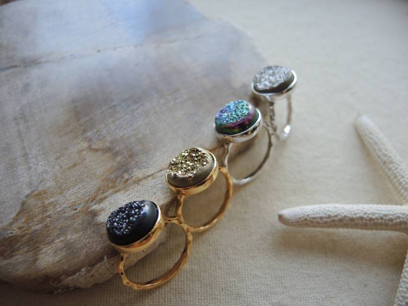 Druzy Ring 18K Gold Vermeil Bezel Ring, Achat Titan Beschichtet 12mm, Silber Druzy, Pfau von GemJewelrybyHWestNY