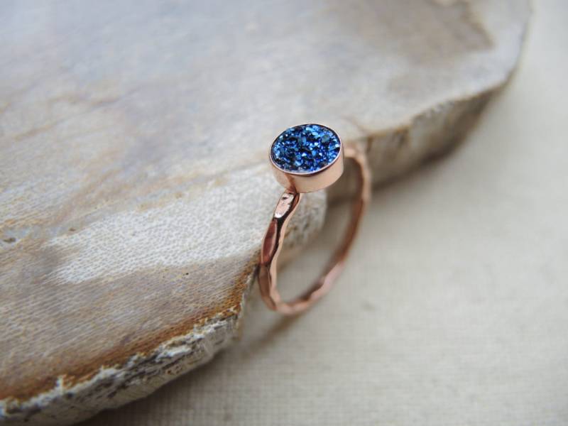 Blau Druzy Ring 18K Rose Gold Vermeil Lünette, Runde, Handgemachte Schmuck Geschenke von GemJewelrybyHWestNY