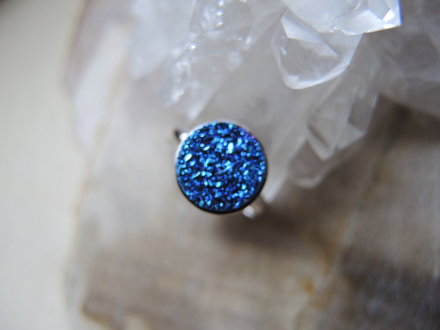 Blau Druzy Ring Rhodium Sterling Silber Lünette Einstellbar von GemJewelrybyHWestNY