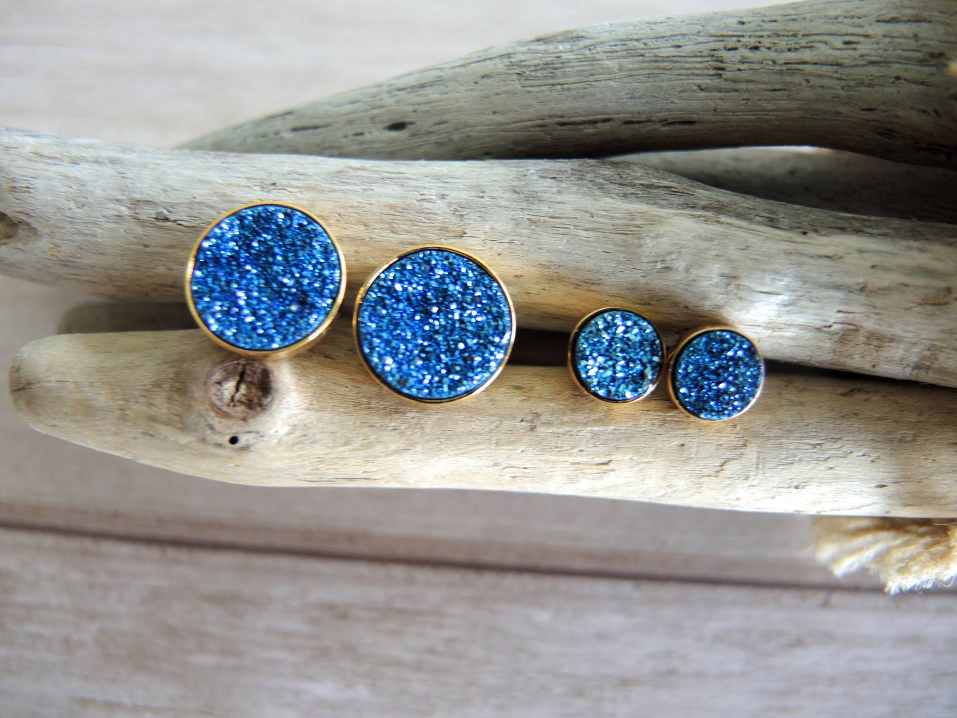 Blaue Druzy Ohrstecker 18K Gold Vermeil Fassung, Chalcedon Titan Beschichtet 6 Mm & 10 Blaue Druzy Ohrstecker 18K Gold Vermeil Fassung, Chalcedon Titan Beschichtet 6 Mm & 10 von GemJewelrybyHWestNY