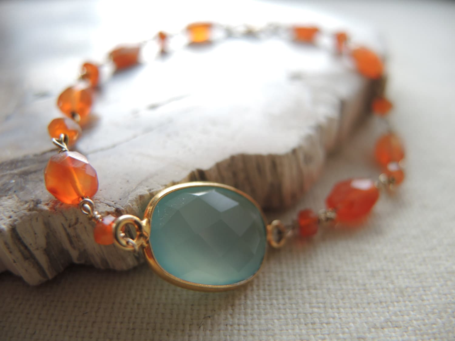 Karneol Armband Chalcedon, 18K Gold Vermeil Bezel Armband, Edelsteinschmuck Karneol Armband Chalcedon, 18K Gold Vermeil Bezel Armband, Edelsteinschmuck von GemJewelrybyHWestNY