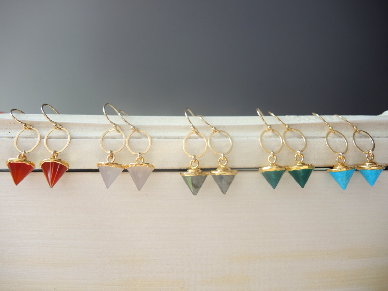 Kegel Edelstein Ohrringe 14K Gold Filled, Karneol, Rosenquarz, Labradorit, Chrysopras, Grüner Achat von GemJewelrybyHWestNY