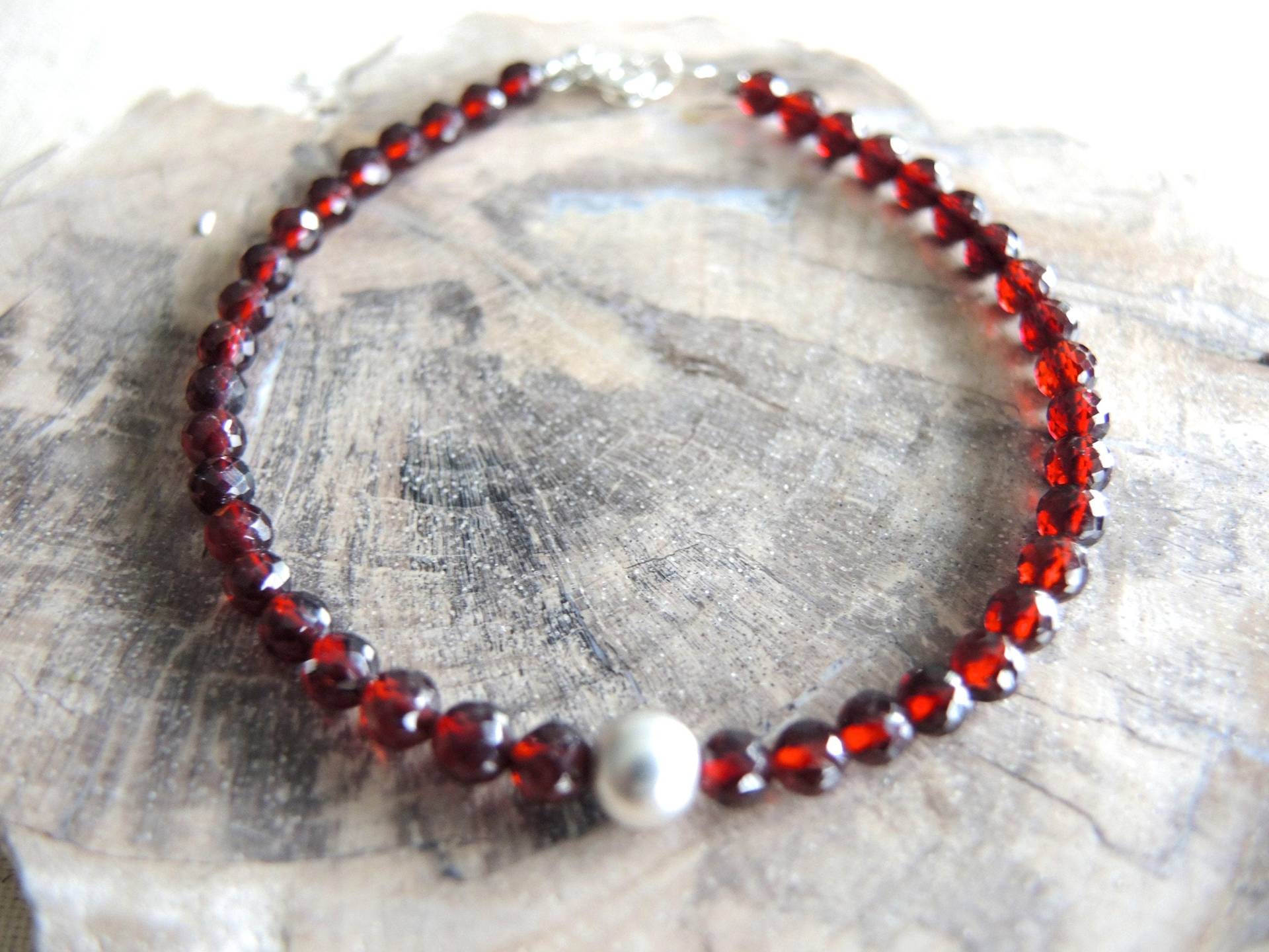Granat Armband Sterling Silber, Facettierter Runder Granat, Januar Schmuck von GemJewelrybyHWestNY