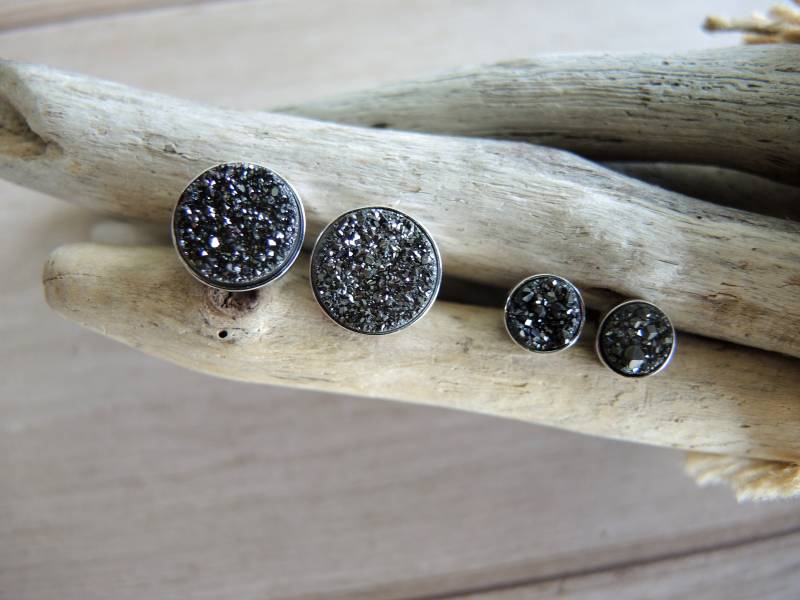 Schwarze Druzy Ohrstecker Sterlingsilber Bezel, Titan Beschichtet | 6 Mm/10 Mm von GemJewelrybyHWestNY