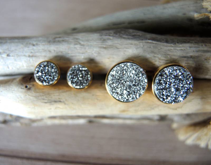 Druzy Ohrstecker 18K Gold Vermeil Bezel Ohrstecker, Chalcedon Titanbeschichtet Rund Silber 6 Mm & 10 von GemJewelrybyHWestNY