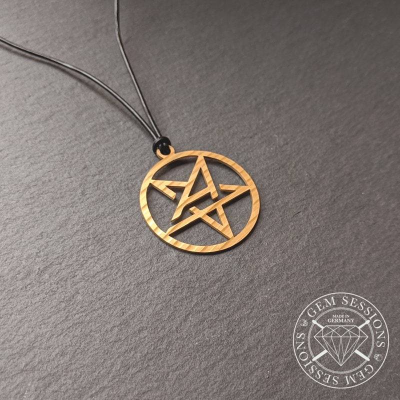 Halskette Mit Schmuckanhänger Aus Schlagzeugbecken | "Anthrax" Halskette Mit Schmuckanhänger Aus Schlagzeugbecken | "Anthrax" von GemSessionsJewelry