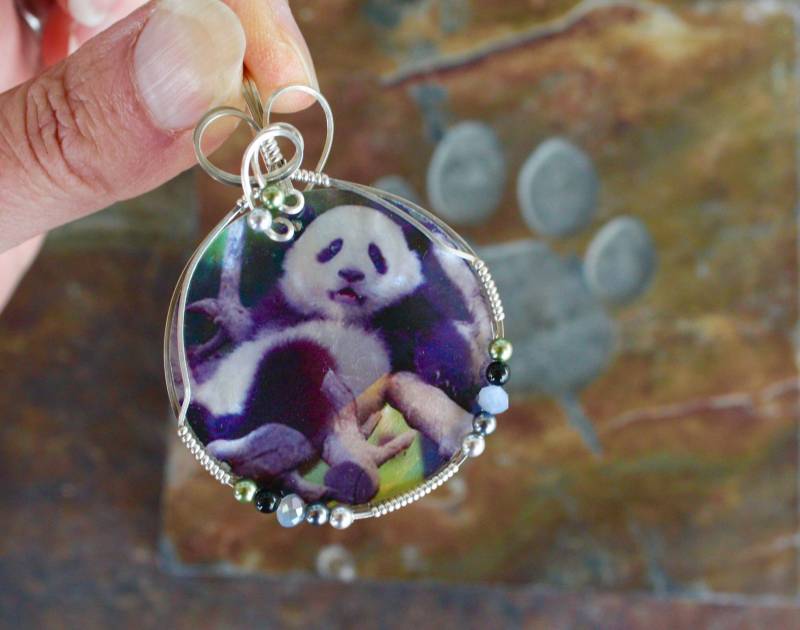 Panda Anhänger Auf Perlmutt Draht Gewickelt von GemSpunStudio