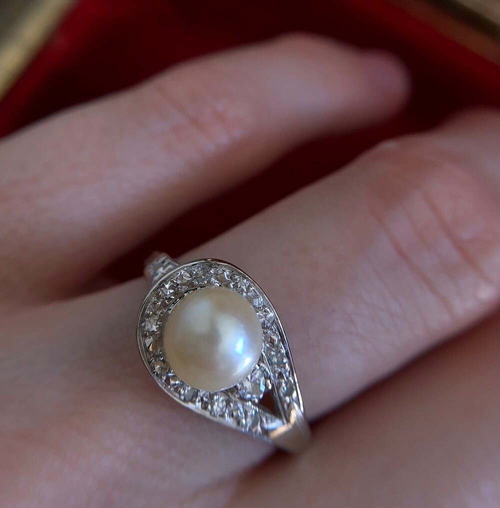 Antiker Weißgold Perlenring Mit Diamanten Antiker Weißgold Perlenring Mit Diamanten von GemSteady