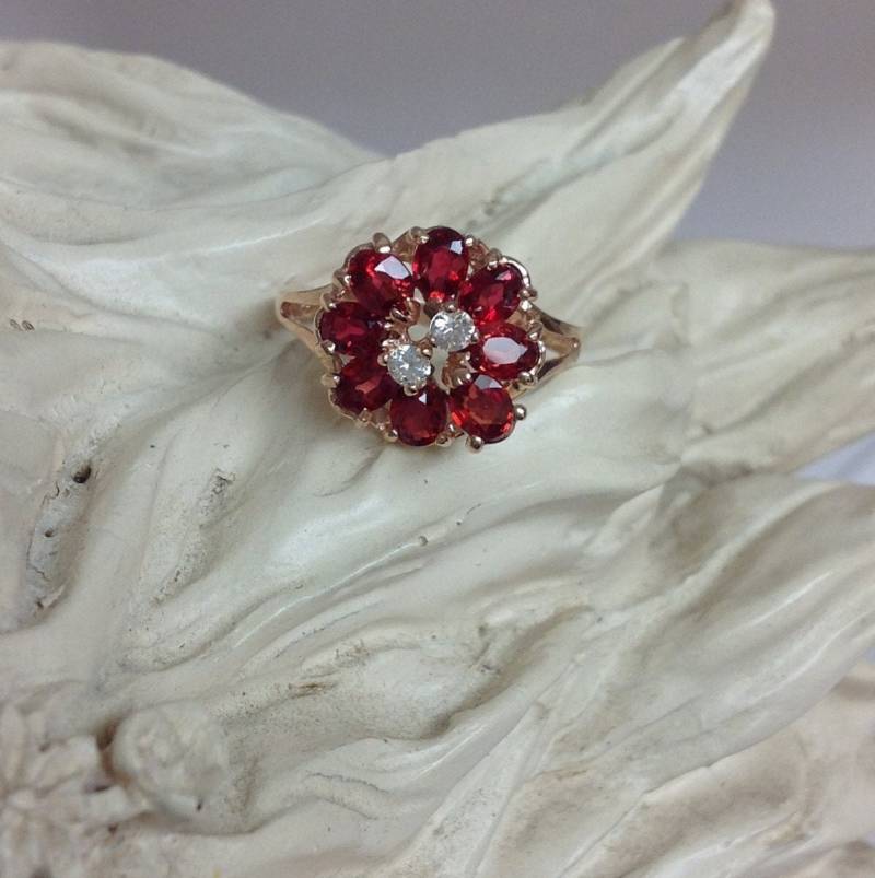 Echte Rote Rubin Blume Mit Weißem Saphir Ring von GemVorawanByAlexis