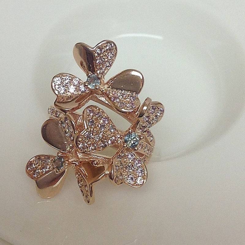 Echter Grüner Saphir Blüten Cluster Ring von GemVorawanByAlexis