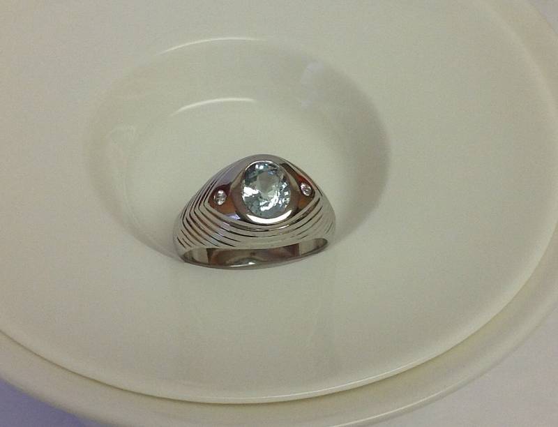 Natürliche Aquamarine Und Weißem Saphir Dome-Ring von GemVorawanByAlexis