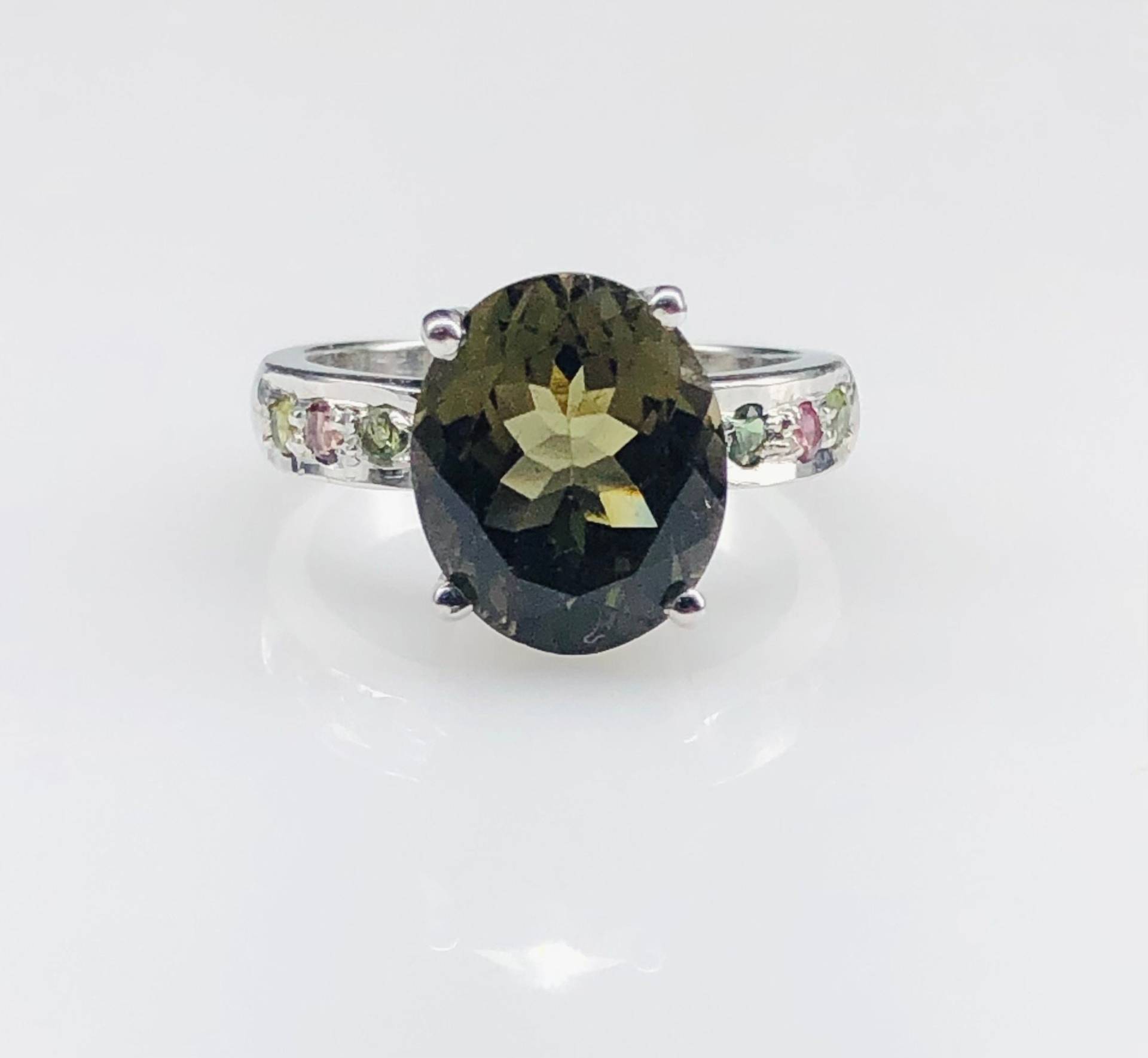 Turmalin Ring-Natürliche Grüner Ring-925 Silber Ring-Grüner Geschliffen Edelstein Ring Für Frauen-Frauen Designer Ring von GemartsCreations