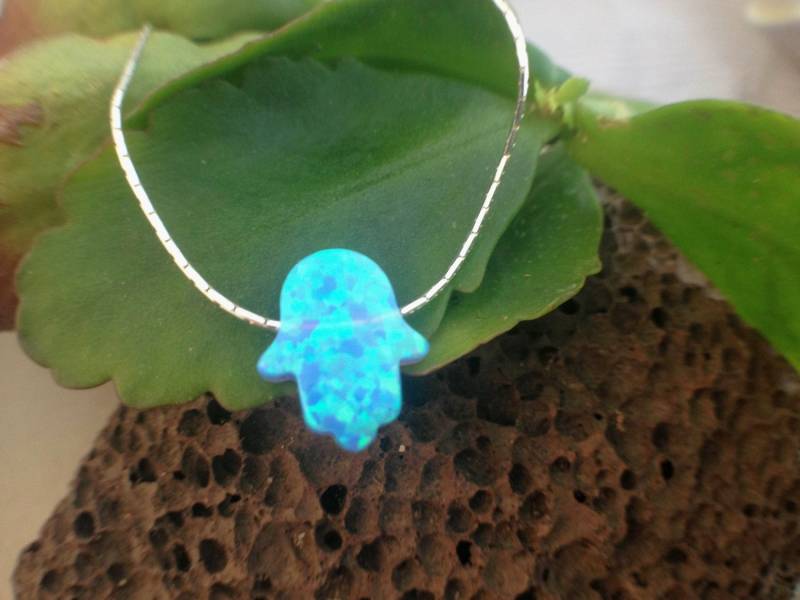 Hamsa Hand Blaue Opal Halskette | Sterling Silber Schlangenkette Oktober Geburtsstein von GemazoneJewelry