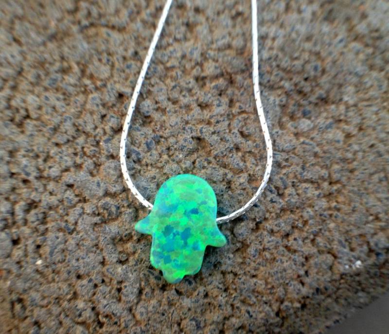 Hamsa Hand Hellgrüne Opal Halskette von GemazoneJewelry