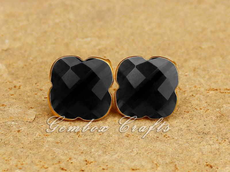 Atemberaubendes Design Natürliche Schwarze Onyx Klee Briolette 925 Sterling Silber Vergoldet Glatte Ende Ohrstecker Ohrringe von GemboxCrafts