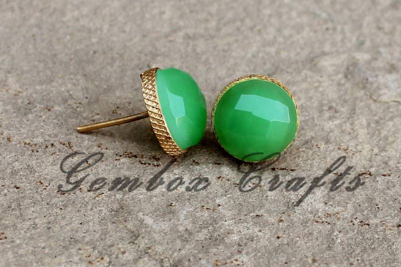 Chrysopras Quarz Runde Checker Cut 925 Sterling Silber Gold Überzogene Strukturierte Oberfläche Ohrstecker von GemboxCrafts