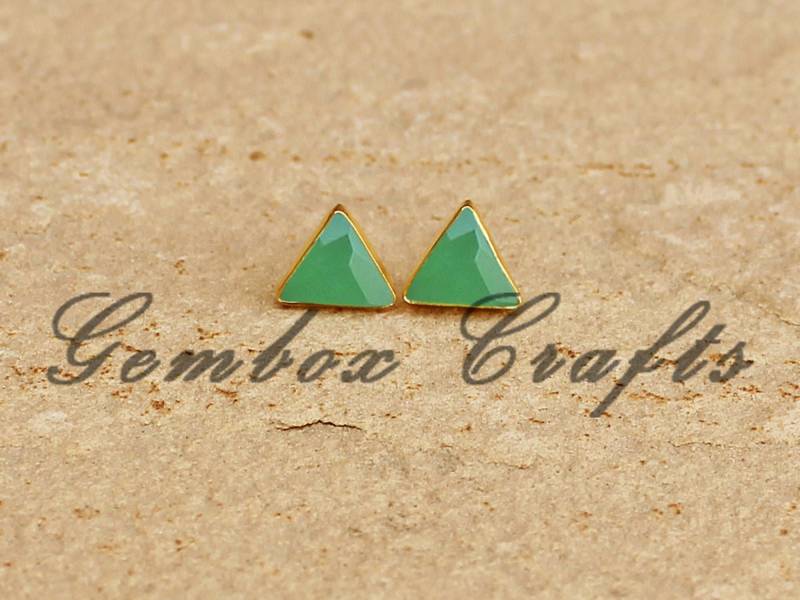 Chrysopras Quarz Scharfe Kantige Dreieck Checker Cut 925 Sterling Silber Vergoldet Glatte Oberfläche Ohrstecker Mit Clips von GemboxCrafts