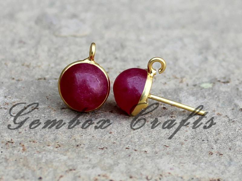 Gefärbte Rubin Korund Quarz Runde Cabochon 925 Sterling Silber Vergoldet Glatte Ohrstecker Mit Schlaufe von GemboxCrafts