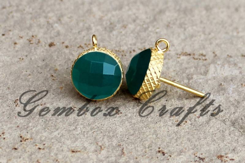 Grün Onyx Runde Checker Cut 925 Sterling Silber Vergoldete Ohrstecker Mit Schleife von GemboxCrafts