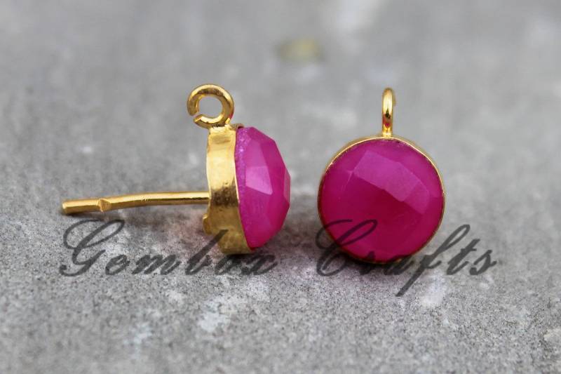 Hot Pink Chalcedon Runde Checker Cut 925 Sterling Silber Vergoldet Glatte Ohrstecker Mit Schleifen von GemboxCrafts