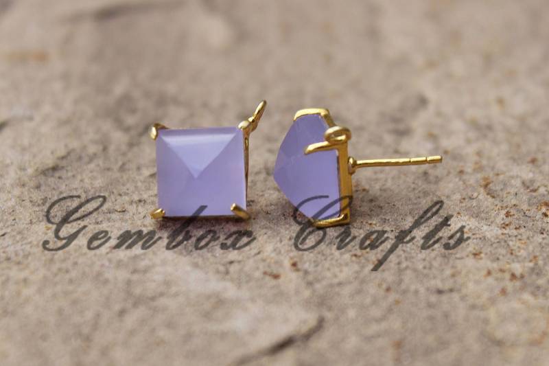 Lavendel Hydro Quarz 10 Mm Pyramide Facettierte 925 Sterlingsilber Vergoldete Prong Einstellung Ohrstecker Mit Schleifen von GemboxCrafts