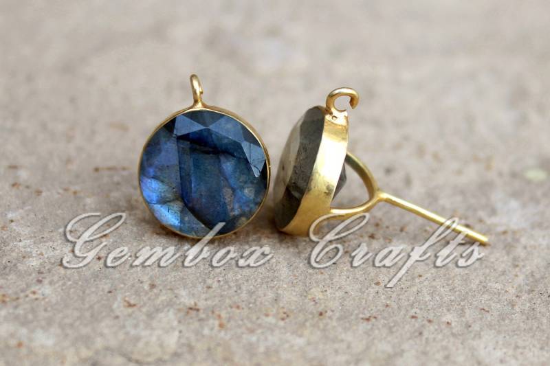 Natürliche Labradorit Runde Facettierte 925 Sterling Silber Vergoldet Glatte Ohrstecker Ohrringe Mit Schleife von GemboxCrafts