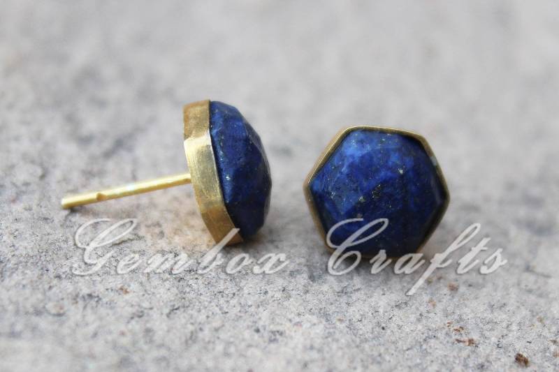 Natürliche Lapis Lazuli Hexagon Checker Cut 925 Sterling Silber Vergoldet Glatt Finish Ohrstecker von GemboxCrafts