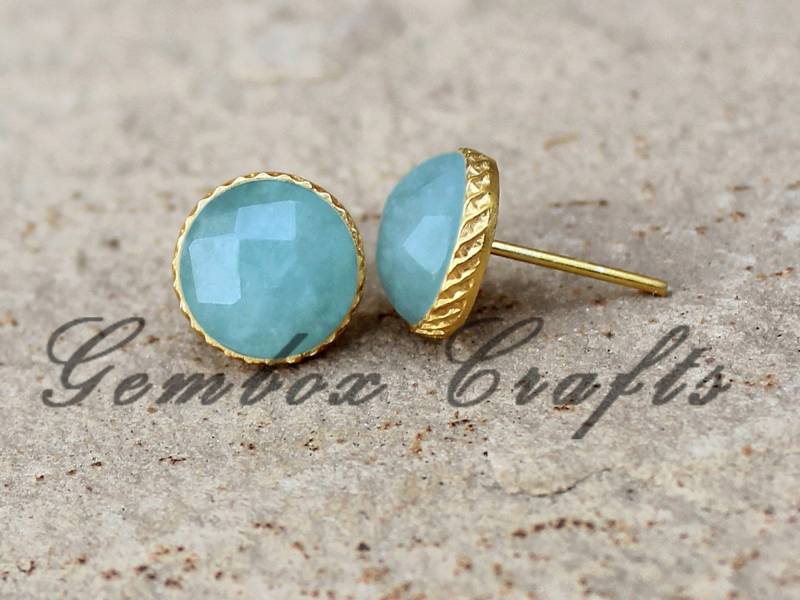 Natürliche Milky Aquamarin Runde Checker Cut 925 Sterling Silber Gold Überzogene Strukturierte Oberfläche Ohrstecker von GemboxCrafts