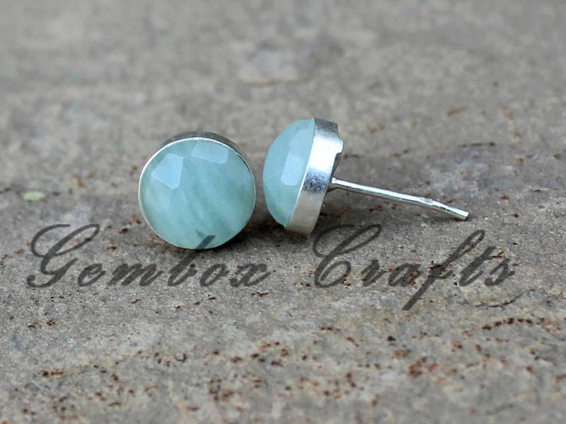 Natürliche Milky Aquamarin Runde Checker Cut 925 Sterling Silber Überzogene Glatte Ende Ohrstecker von GemboxCrafts