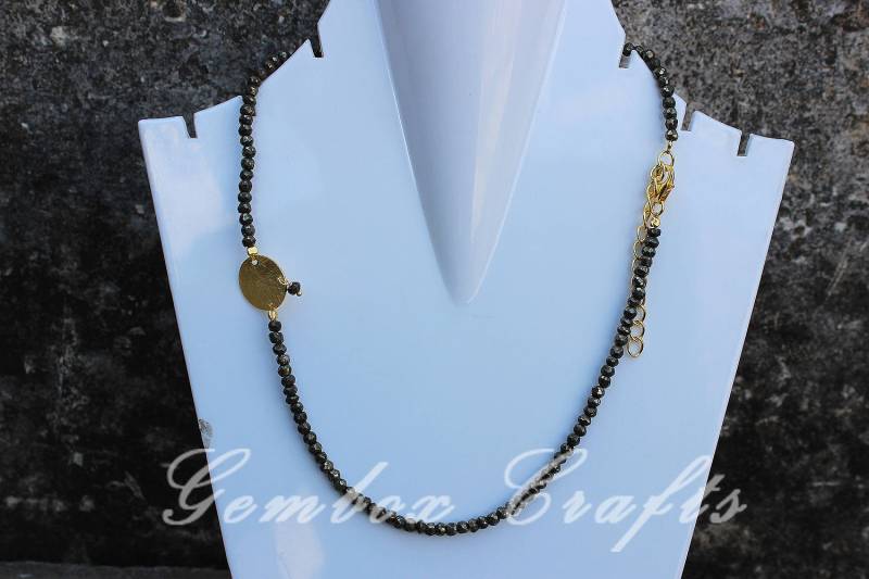 Natürliche Pyrit 3-4 Mm Roundel Facettierte Perlen Alte Überzogene Halskette Mit Münze Metallteil von GemboxCrafts