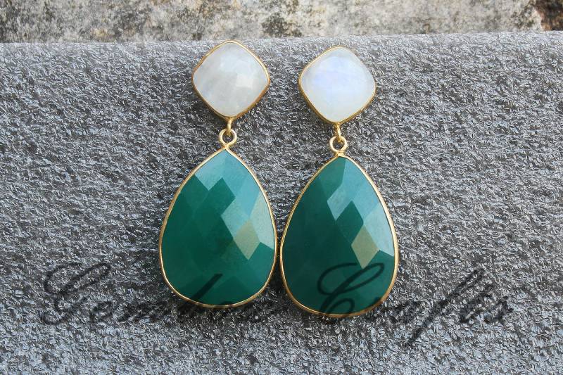 Natürlicher Regenbogen Mondstein 10 Mm Kissen Quadrat & Grüner Onyx 18 X 25 Birne Briolette 925 Sterlingsilber Vergoldet Baumeln Ohrringe von GemboxCrafts