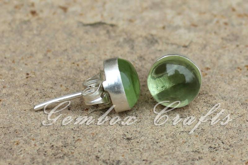 Peridot Hydro Quarz Runde Cabochon 925 Sterling Silber Überzogene Glatte Ende Ohrstecker von GemboxCrafts