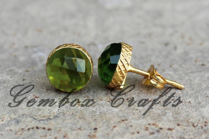 Peridot Hydro Quarz Runde Checker Cut 925 Sterling Silber Gold Überzogene Strukturierte Oberfläche Ohrstecker von GemboxCrafts