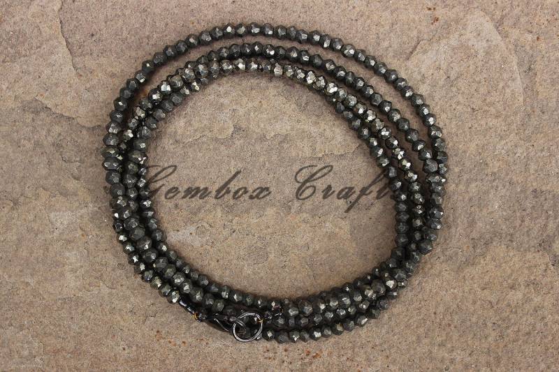 Schöne Natürliche Pyrit 3-4 Mm Runde Facettierte Perlen Vergoldete Halskette von GemboxCrafts