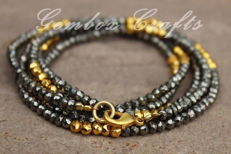 Schöne Natürliche Pyrit & Golden 3-4mm Runde Facettierte Perlen Vergoldet Halskette - Gunmetall Und Silber von GemboxCrafts