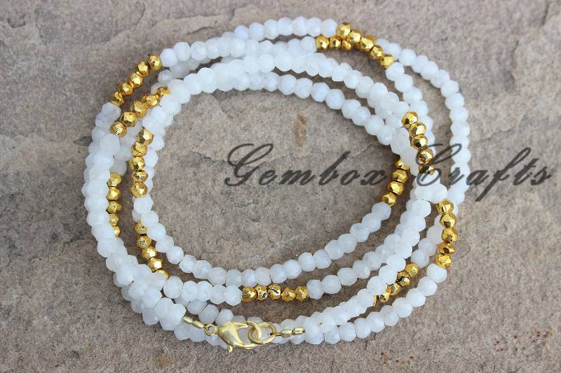 Schöne Natürliche Regenbogen Mondstein & Goldener Pyrit 3-4mm Roundel Facettierte Perlen Vergoldete Halskette von GemboxCrafts