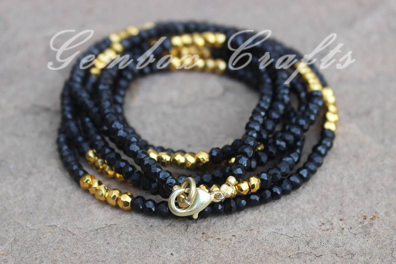 Schöne Natürliche Schwarze Spinell & Goldene Pyrit 3-4mm Runde Facettierte Perlen Vergoldete Halskette von GemboxCrafts