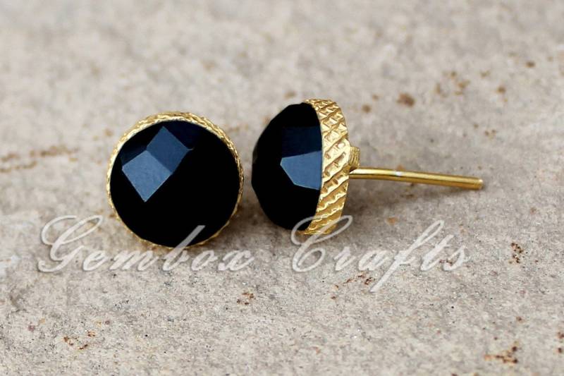 Schwarze Onyx Runde Checker Cut 925 Sterling Silber Gold Überzogene Strukturierte Oberfläche Ohrstecker von GemboxCrafts